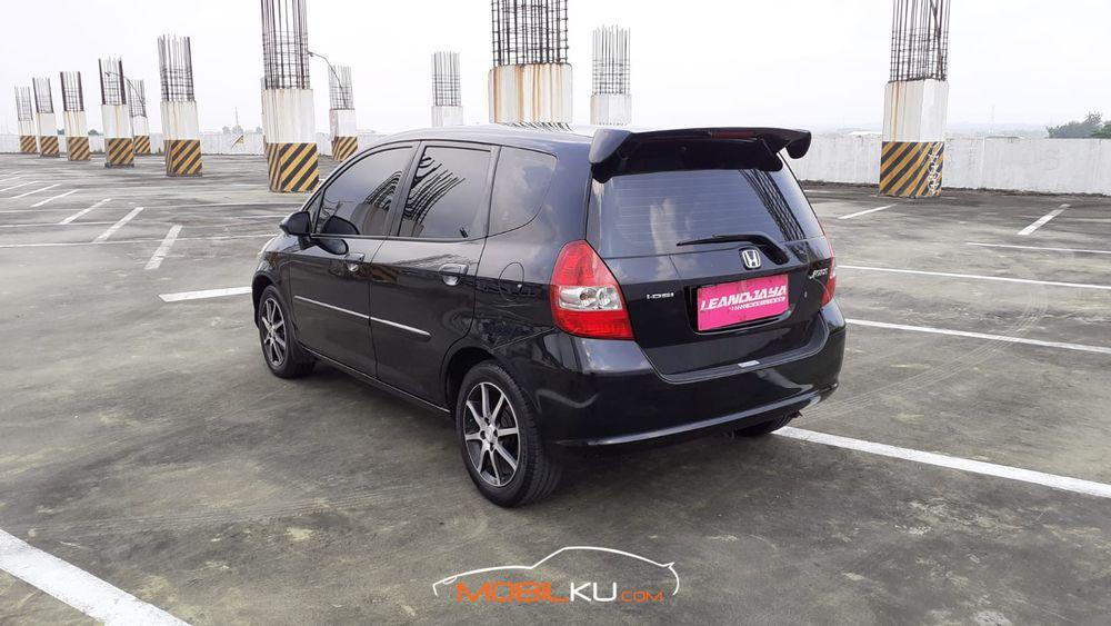 Mobil Honda Jazz 2006
