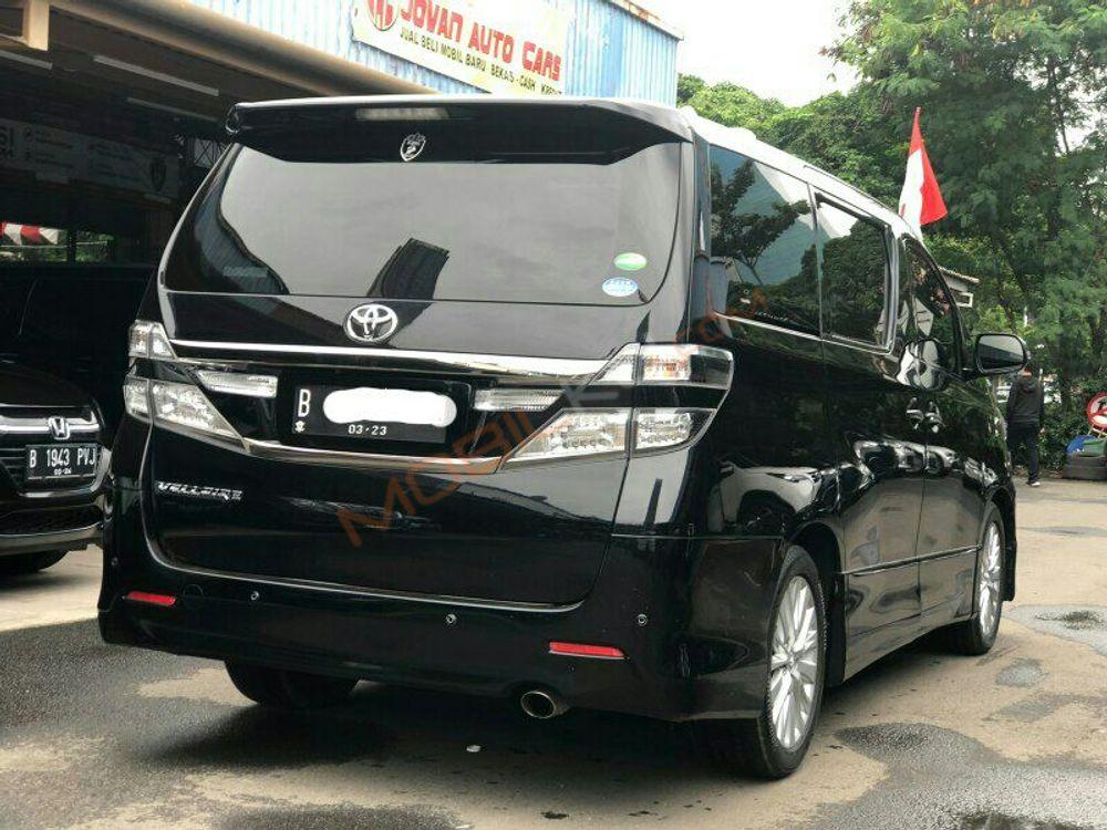 Mobil Toyota Vellfire 2014