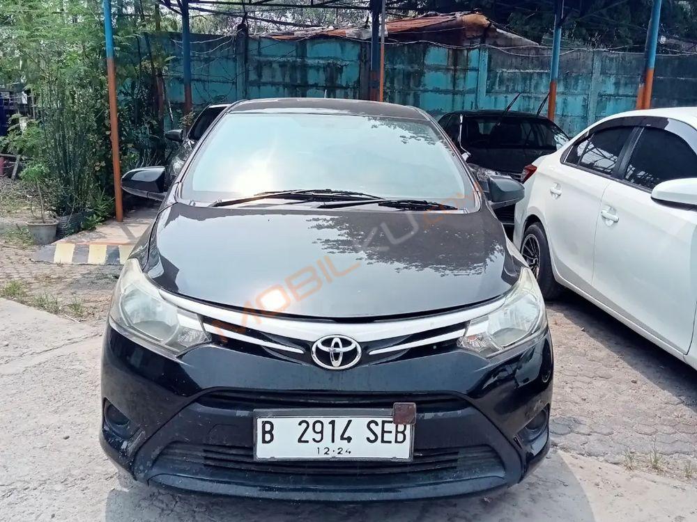 Mobil Toyota Limo 2014