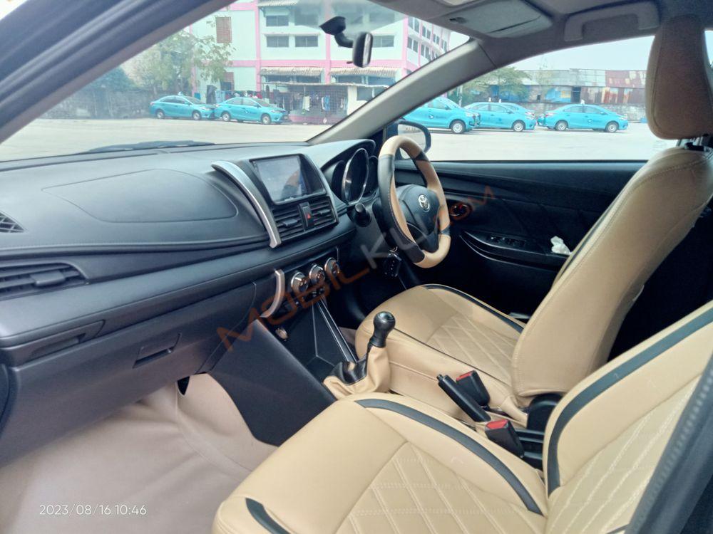 Mobil Toyota Limo 2014