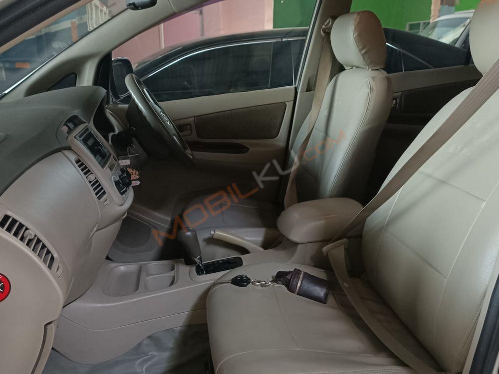 Mobil Toyota Kijang Innova 2014