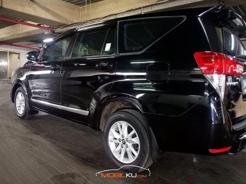 Mobil Toyota Kijang Innova 2016