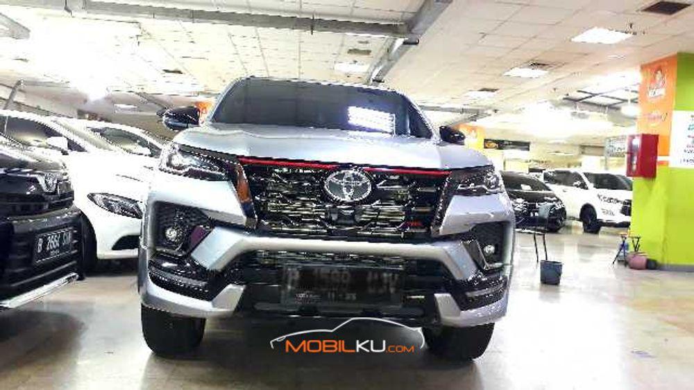Mobil Toyota Fortuner 2020