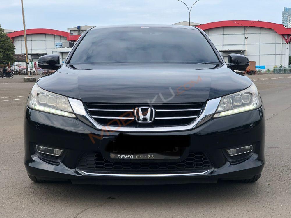 Mobil Honda Accord 2013