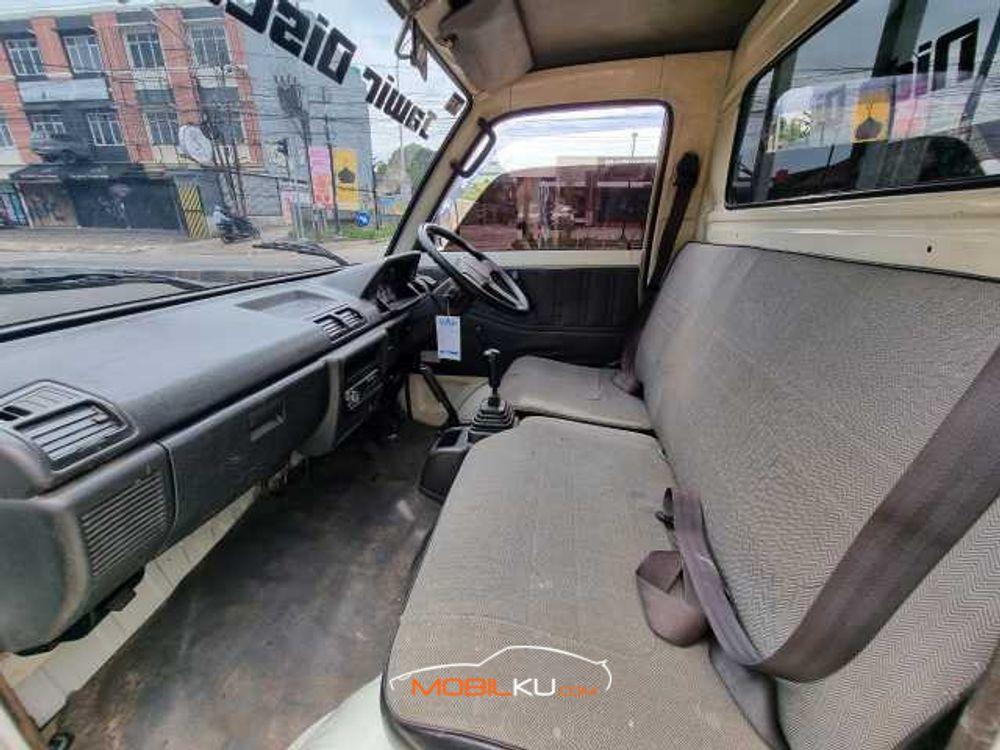 Mobil Suzuki Mega Carry 2014