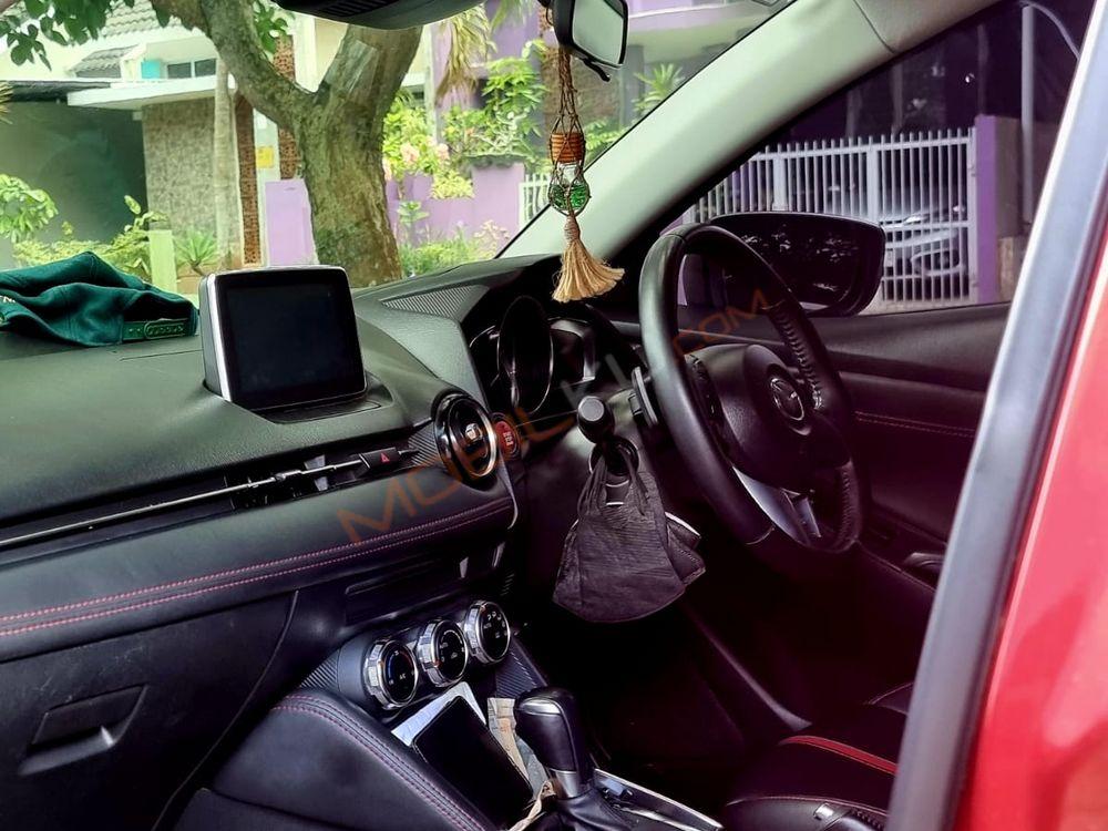 Mobil Mazda 2 Hatchback 2015