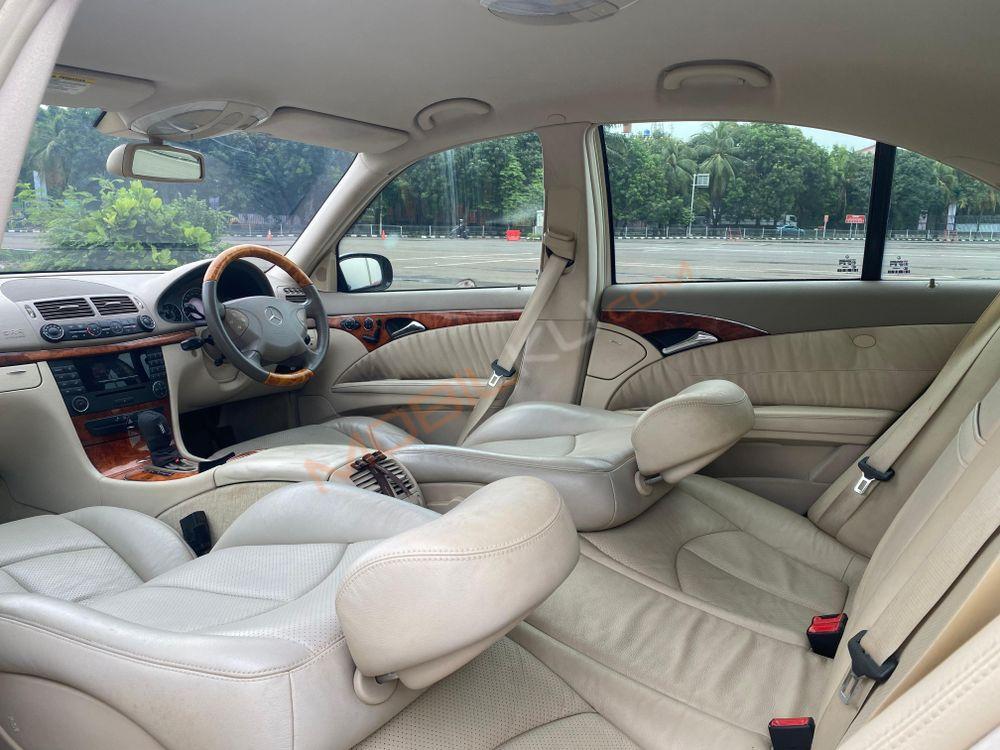 Mobil Mercedes-Benz E-Class 2006