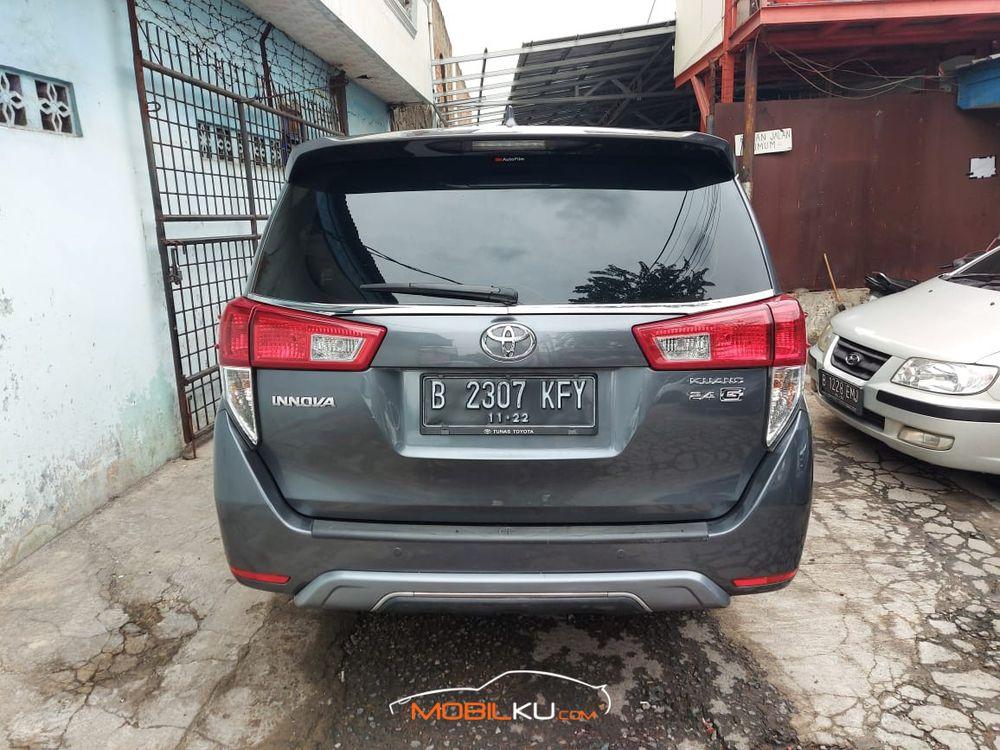 Mobil Toyota Kijang Innova 2017