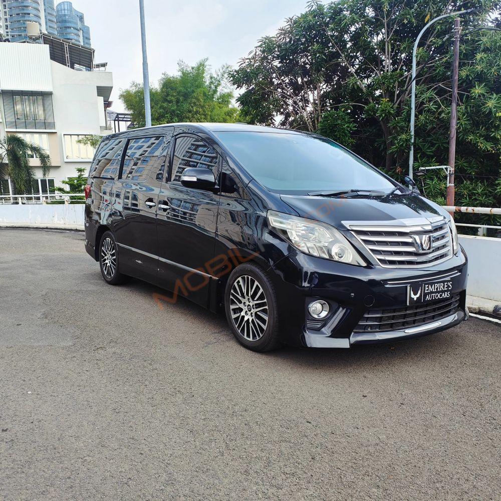 Mobil Toyota Alphard 2014