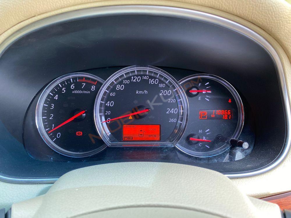 Mobil Nissan Teana 2010