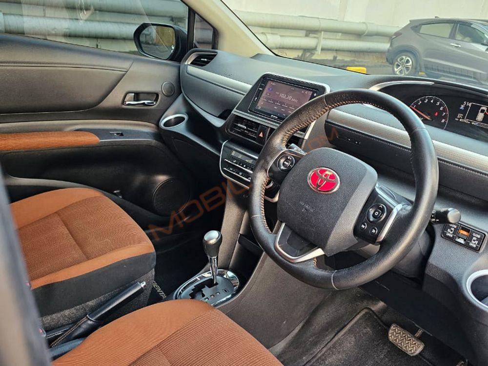 Mobil Toyota Sienta 2021