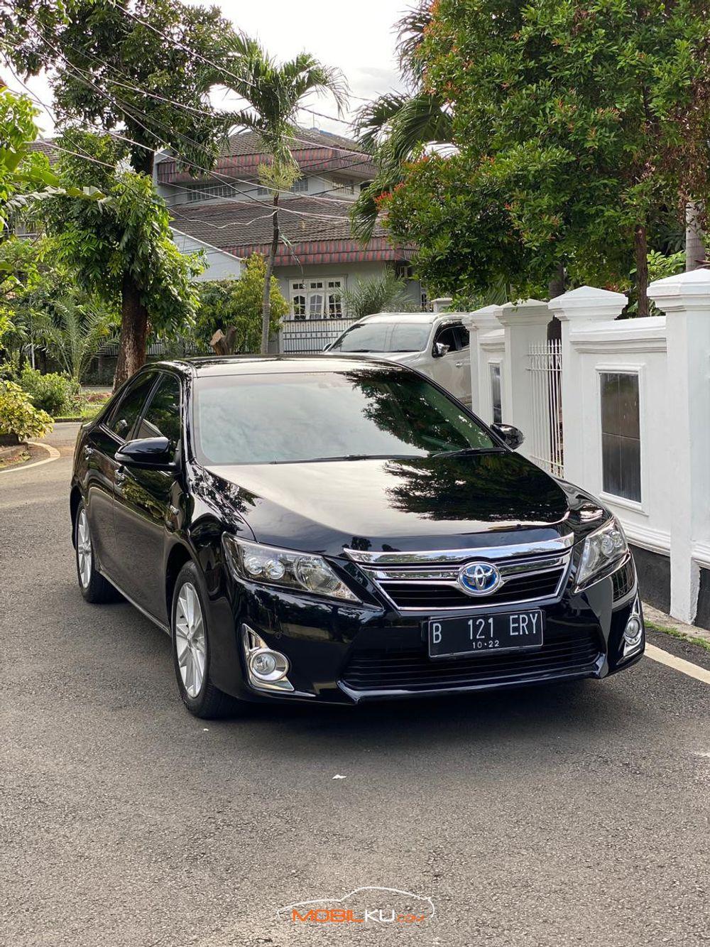 Mobil Toyota Camry 2012
