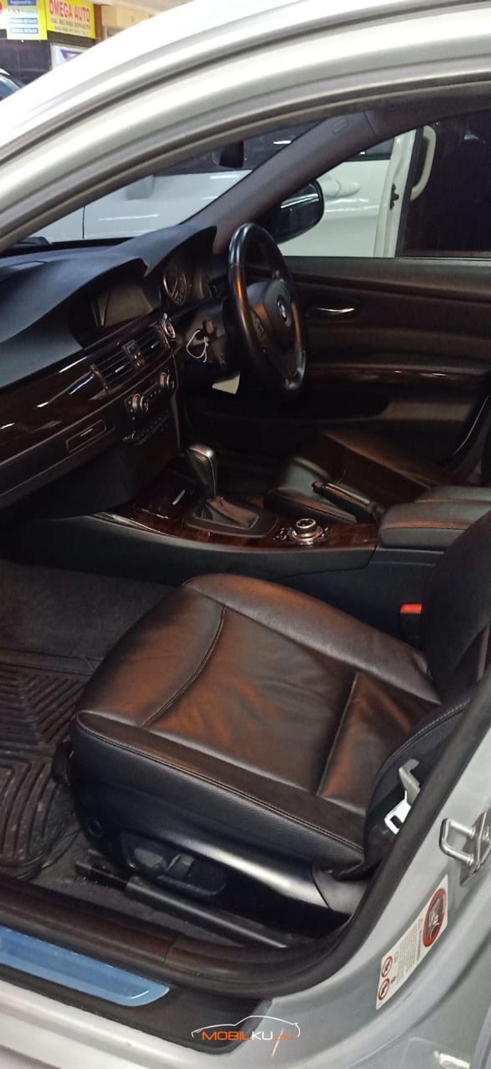 Mobil BMW 3 Series 2012