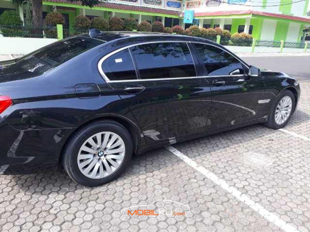 Mobil BMW 7 Series 2011