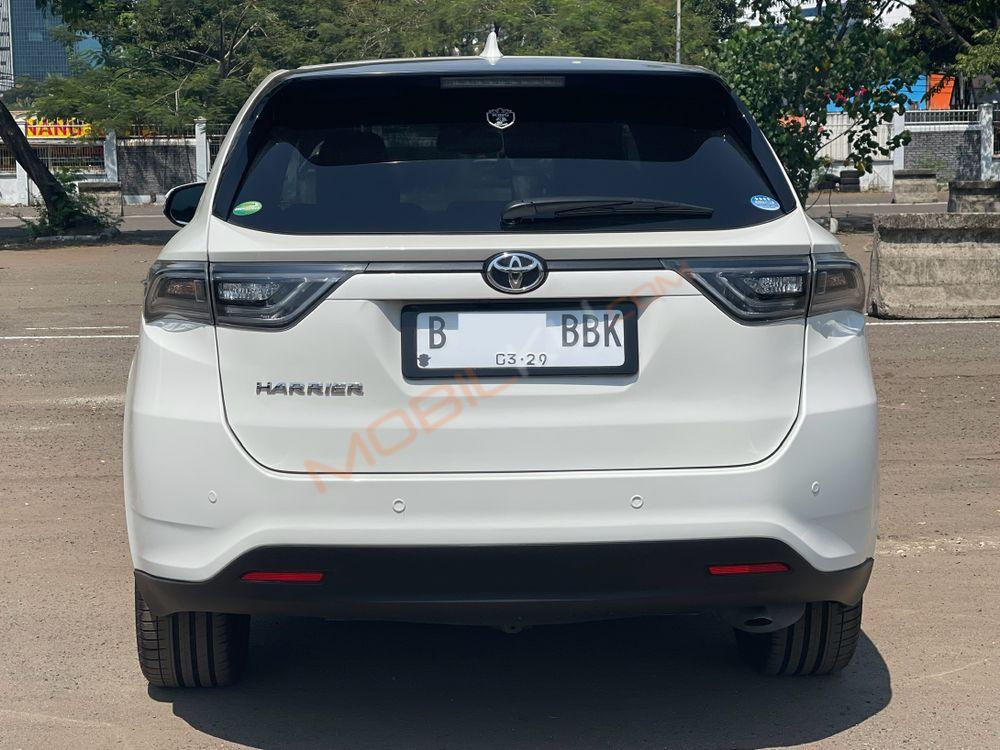 Mobil Toyota Harrier 2014