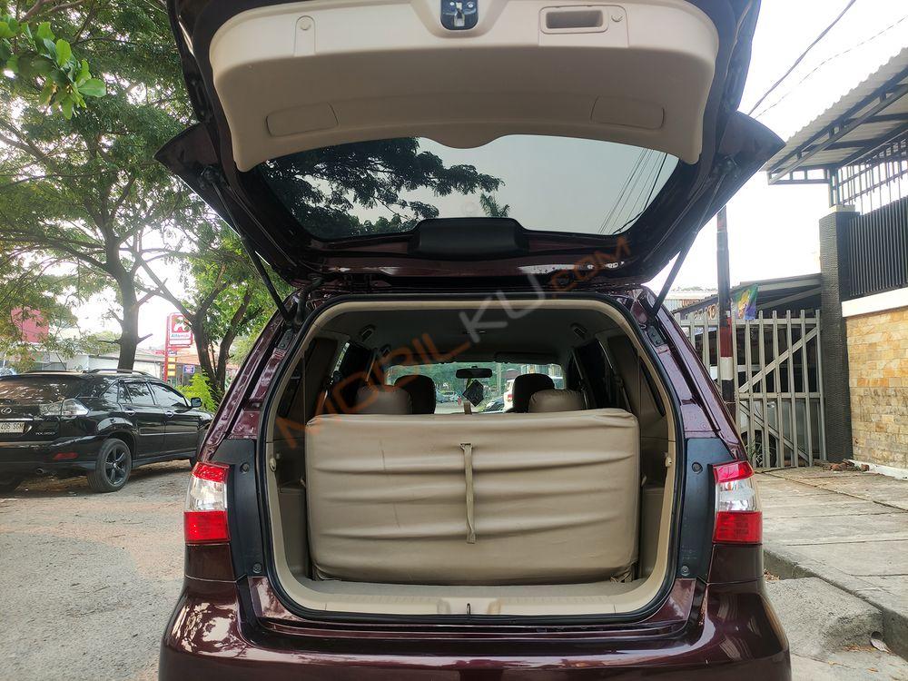 Mobil Nissan Grand Livina 2017