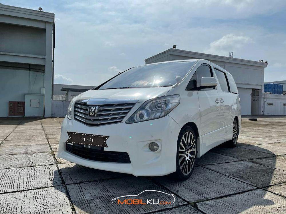 Mobil Toyota Alphard 2010