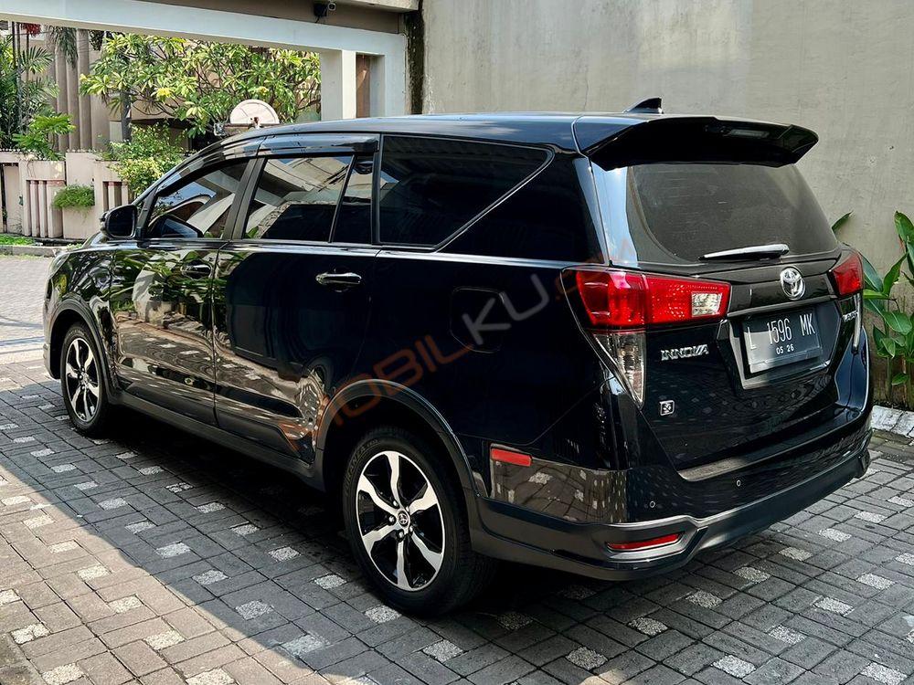 Mobil Toyota Kijang Innova 2021