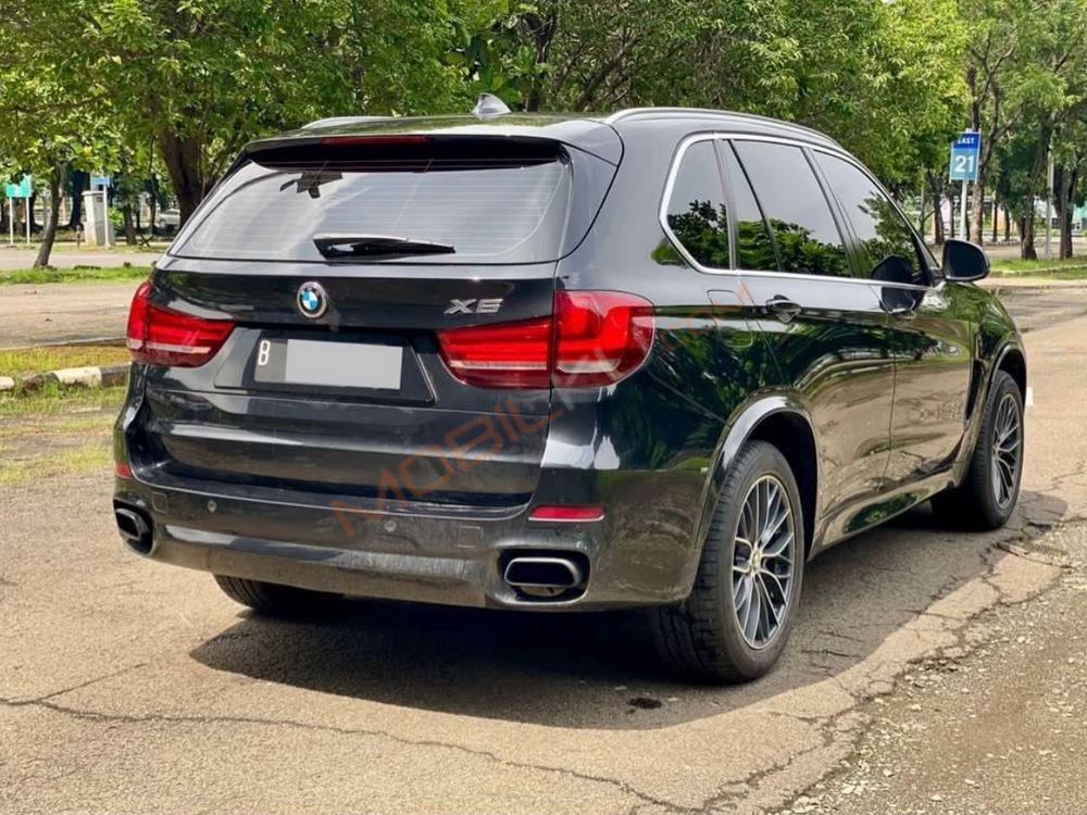 Mobil BMW X5 2015