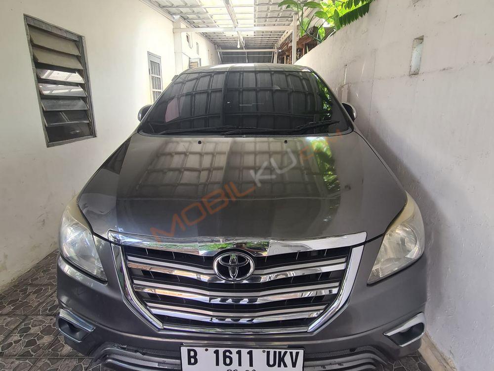 Mobil Toyota Kijang Innova 2011