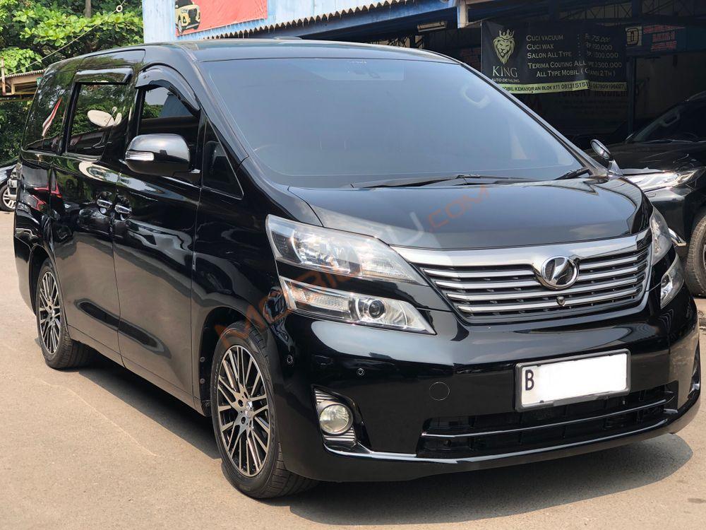 Mobil Toyota Vellfire 2010