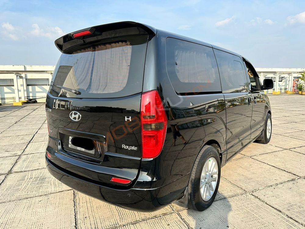Mobil Hyundai H-1 2013