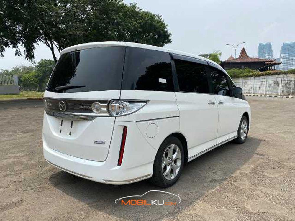 Mobil Mazda Biante 2016