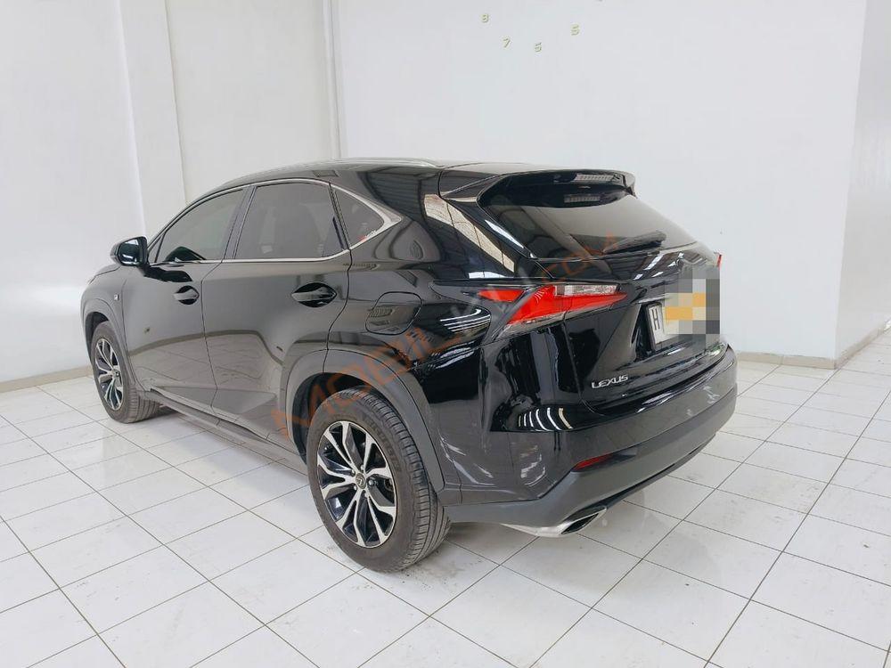 Mobil Lexus NX 2017