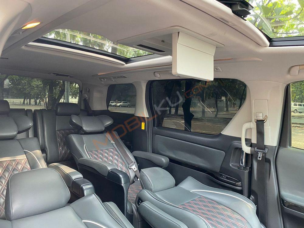 Mobil Toyota Vellfire 2013