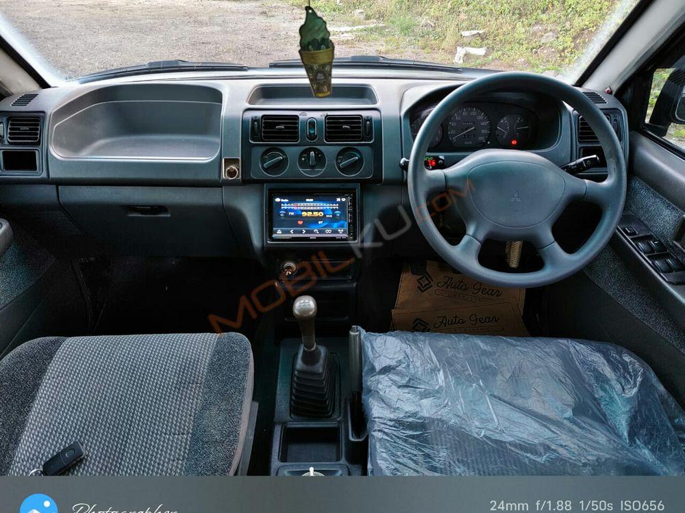 Mobil Mitsubishi Kuda 2003