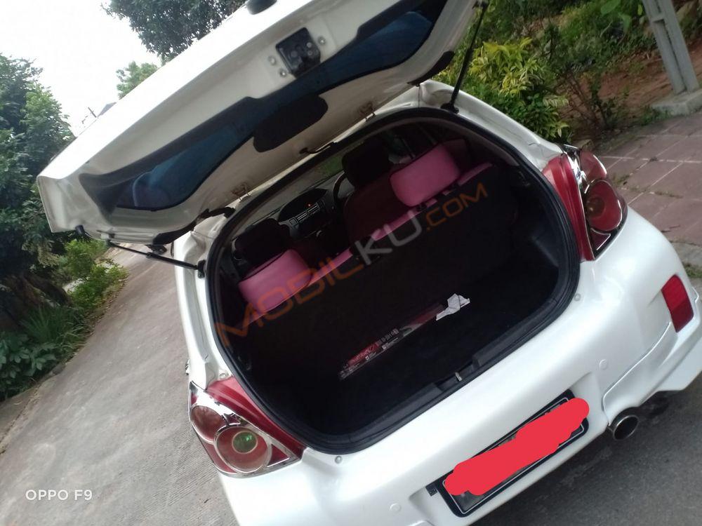 Mobil Toyota Yaris 2013