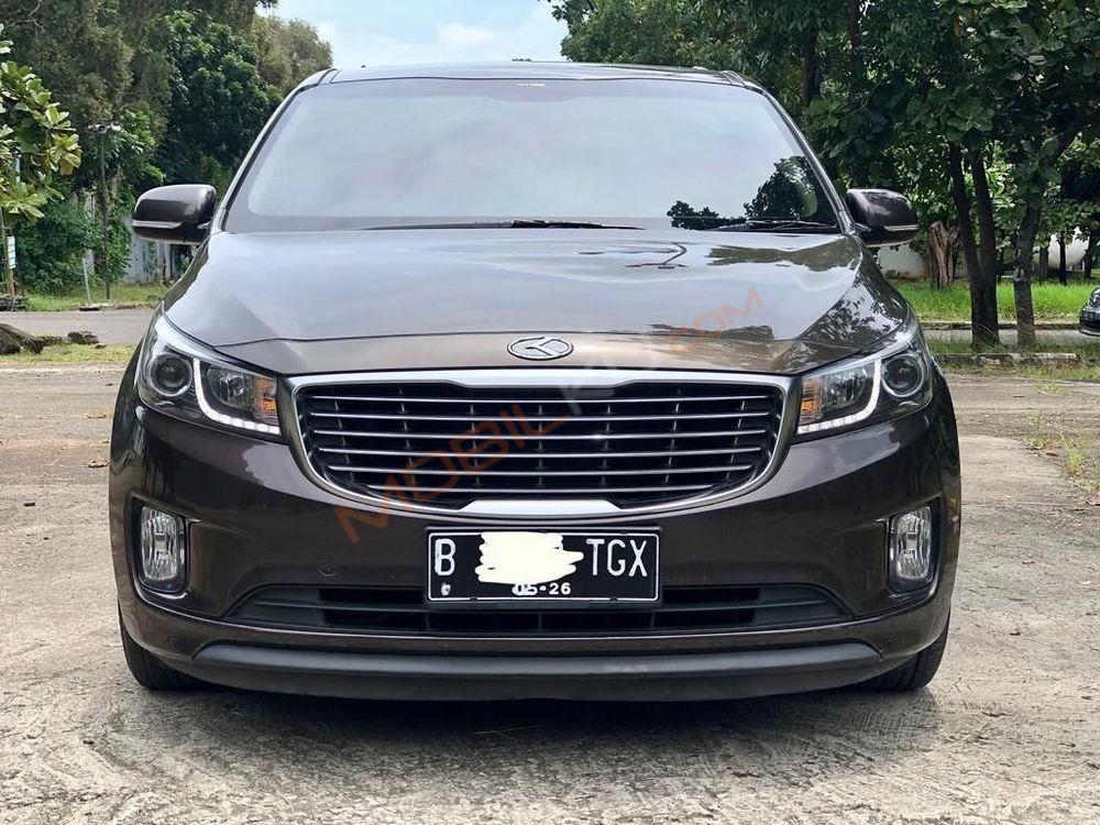 Mobil Kia Sedona 2017
