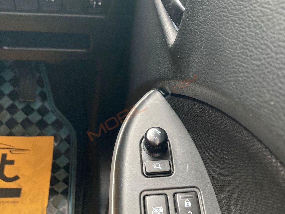 Mobil Suzuki Baleno 2017