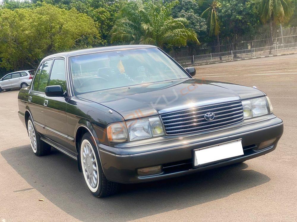Mobil Toyota Crown 1995