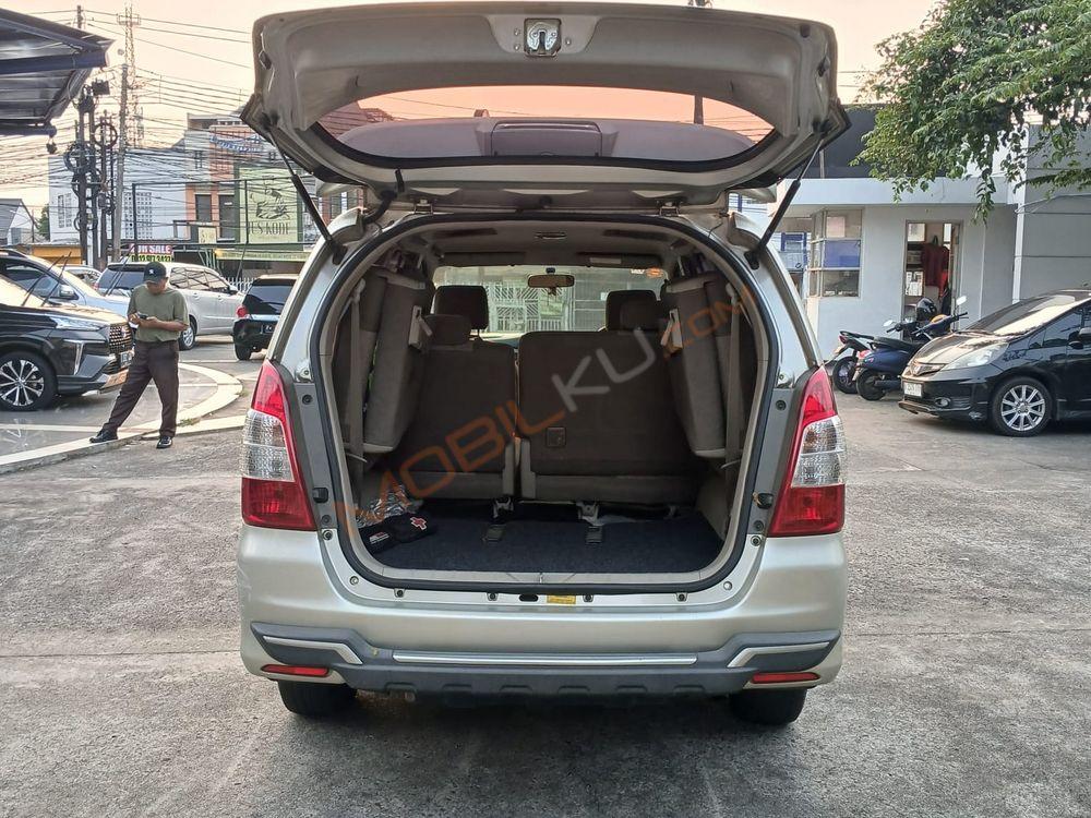 Mobil Toyota Kijang Innova 2014