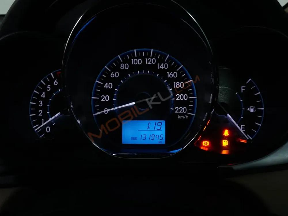 Mobil Toyota Vios 2015