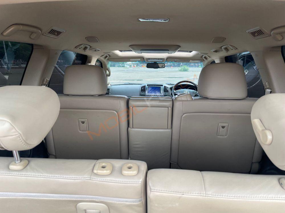 Mobil Toyota Land Cruiser 2010