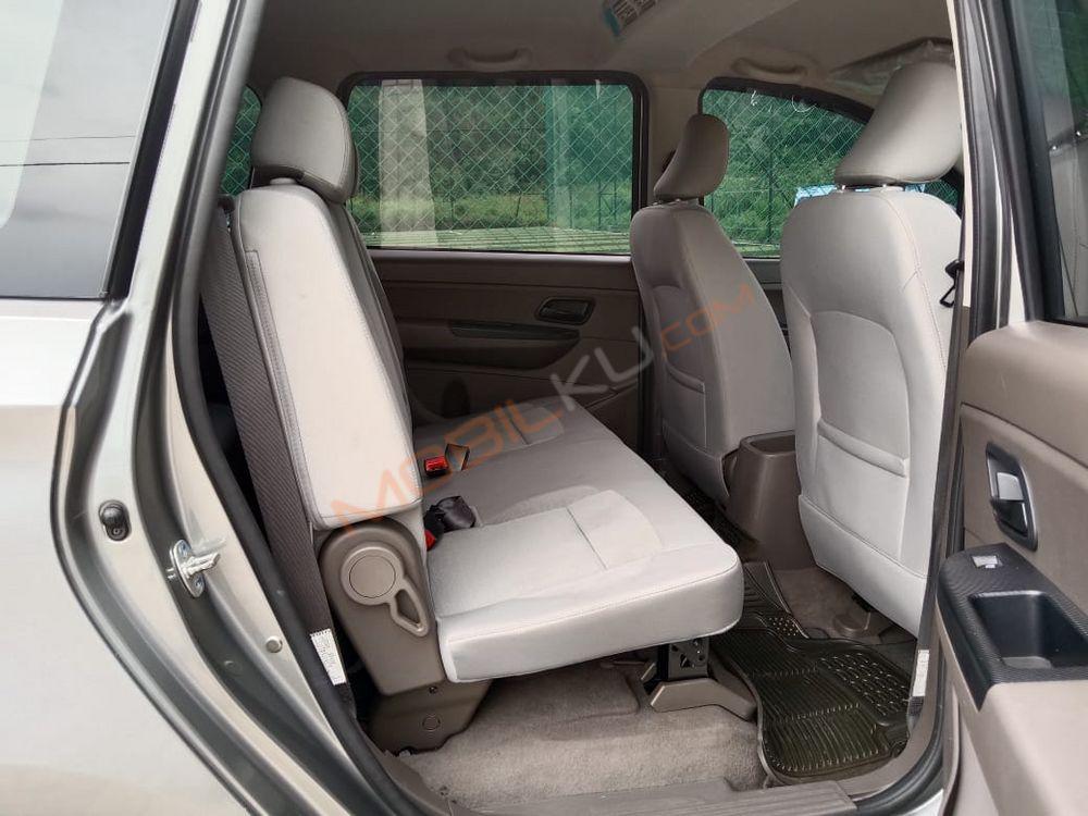 Mobil Wuling Confero 2022