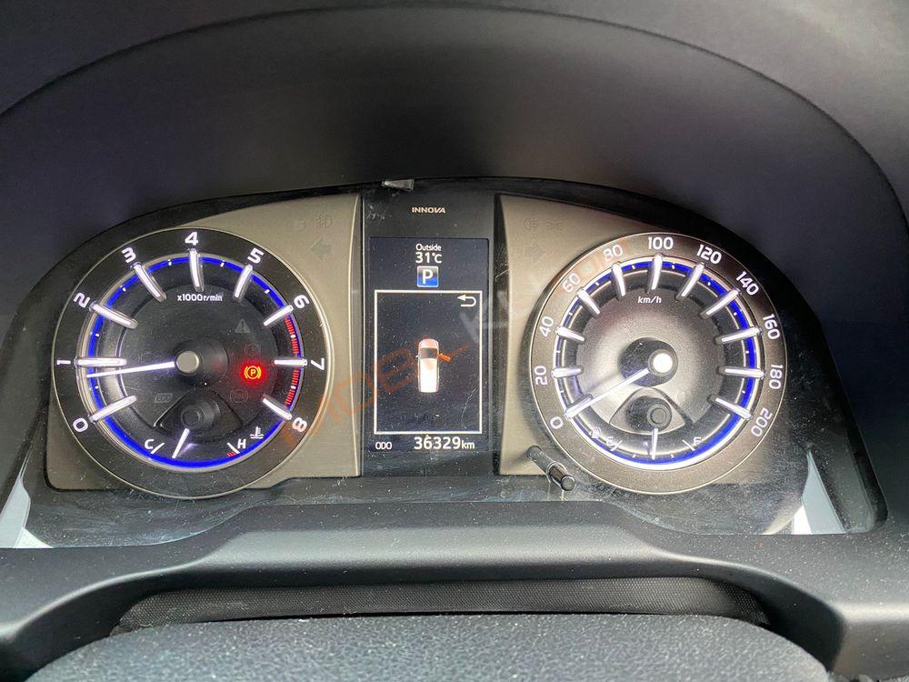 Mobil Toyota Kijang Innova 2017