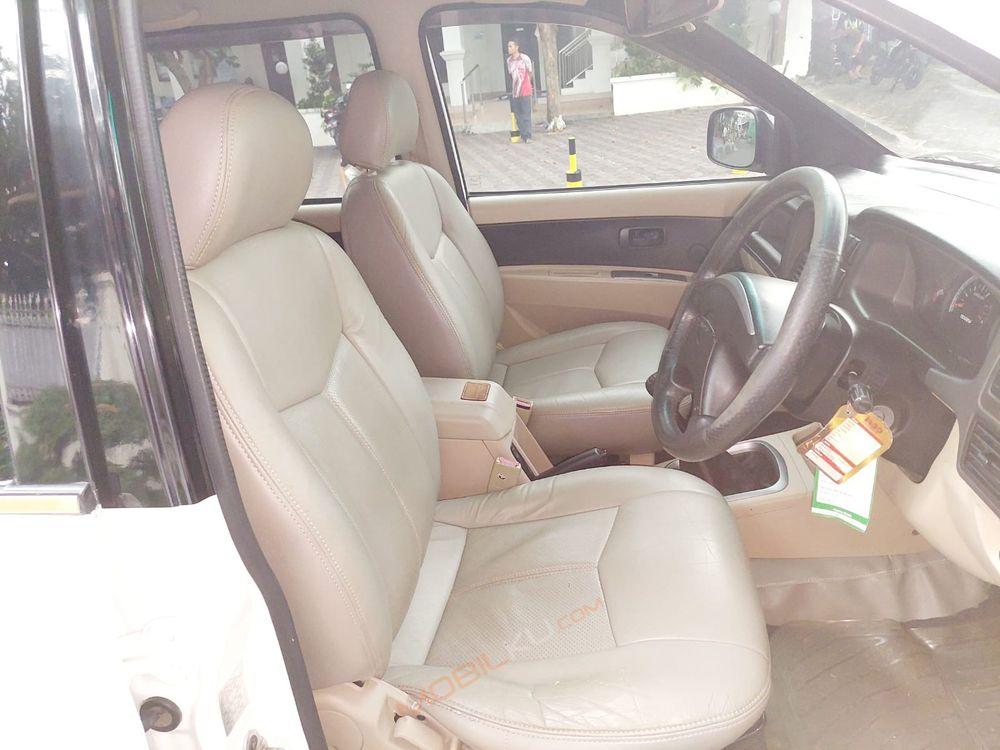 Mobil Isuzu Panther 2016