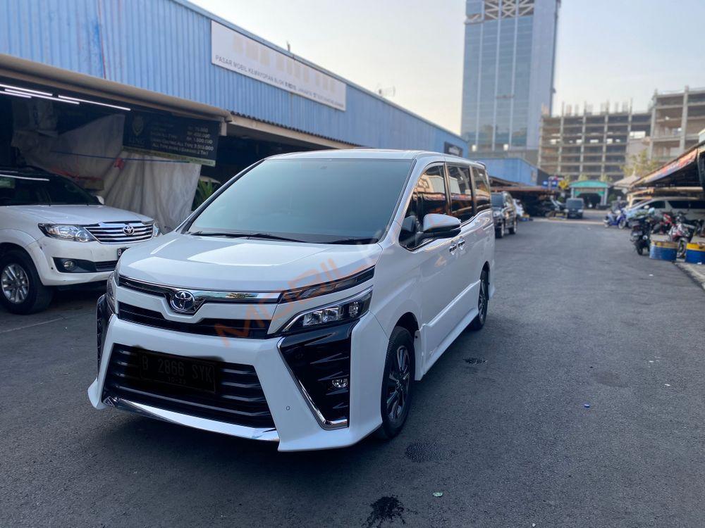 Mobil Toyota Voxy 2018