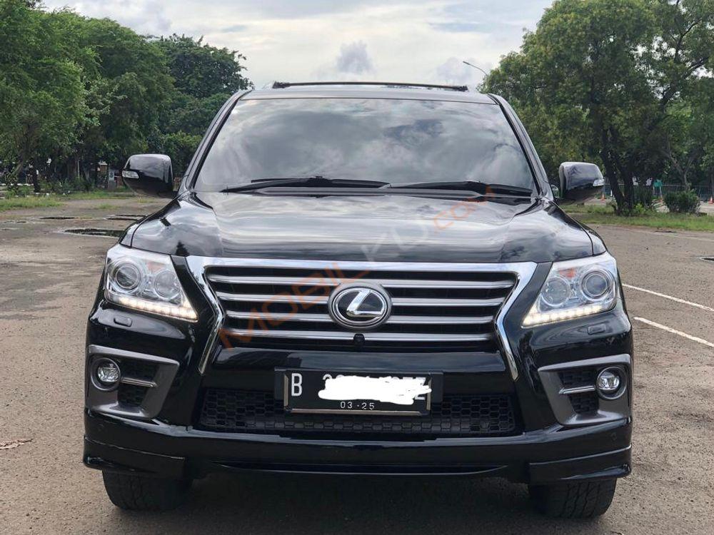 Mobil Lexus LX 2010