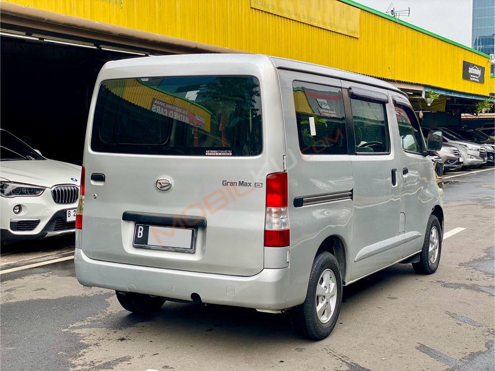 Mobil Daihatsu Gran Max 2015