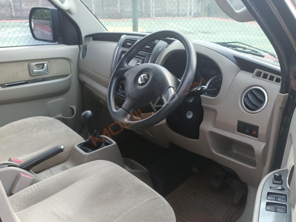 Mobil Suzuki APV 2011