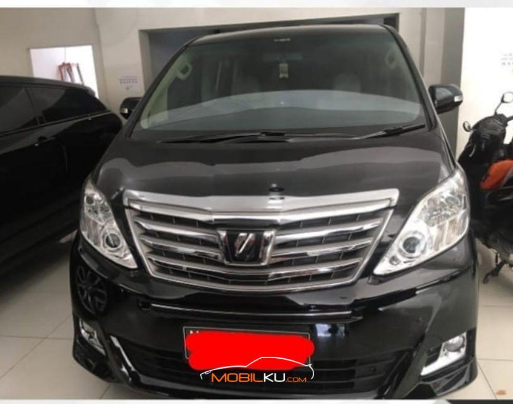 Mobil Toyota Alphard 2012
