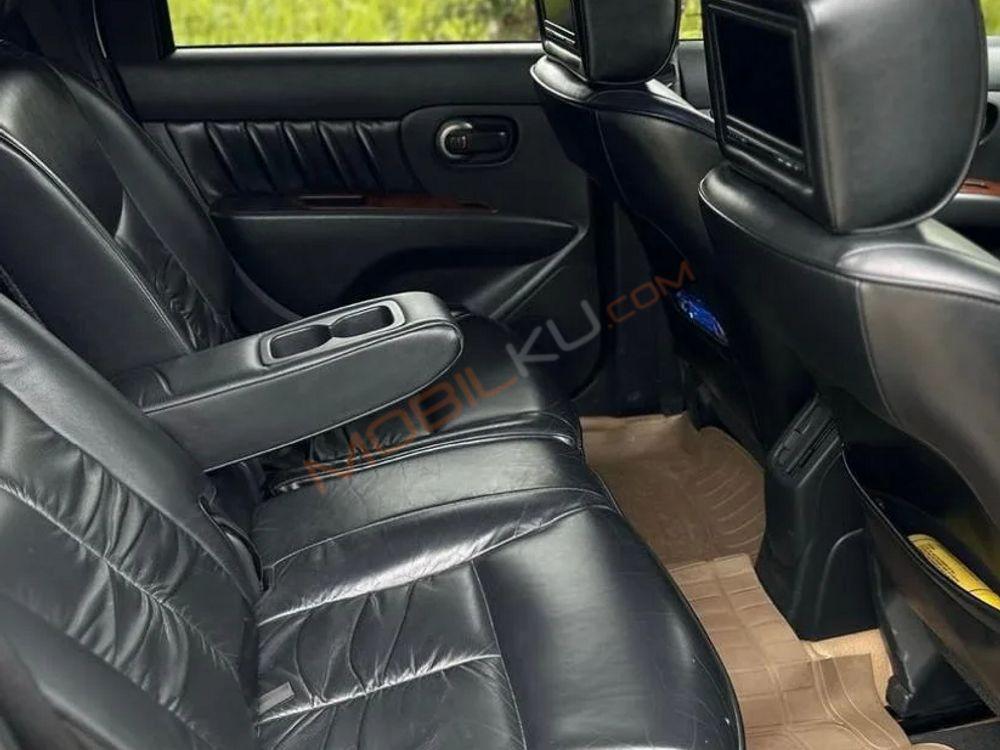 Mobil Nissan Livina 2011