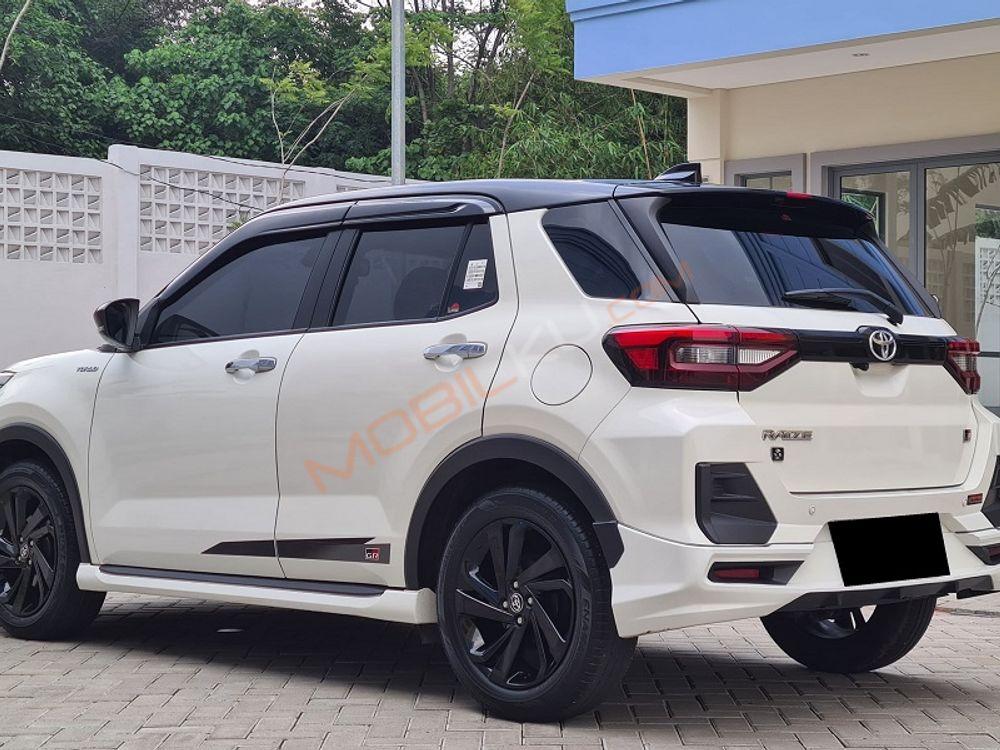 Mobil Toyota Raize 2021