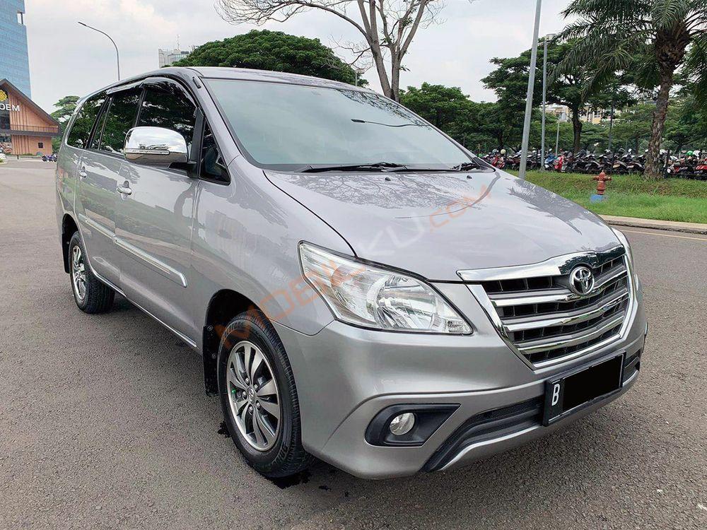 Mobil Toyota Kijang Innova 2015