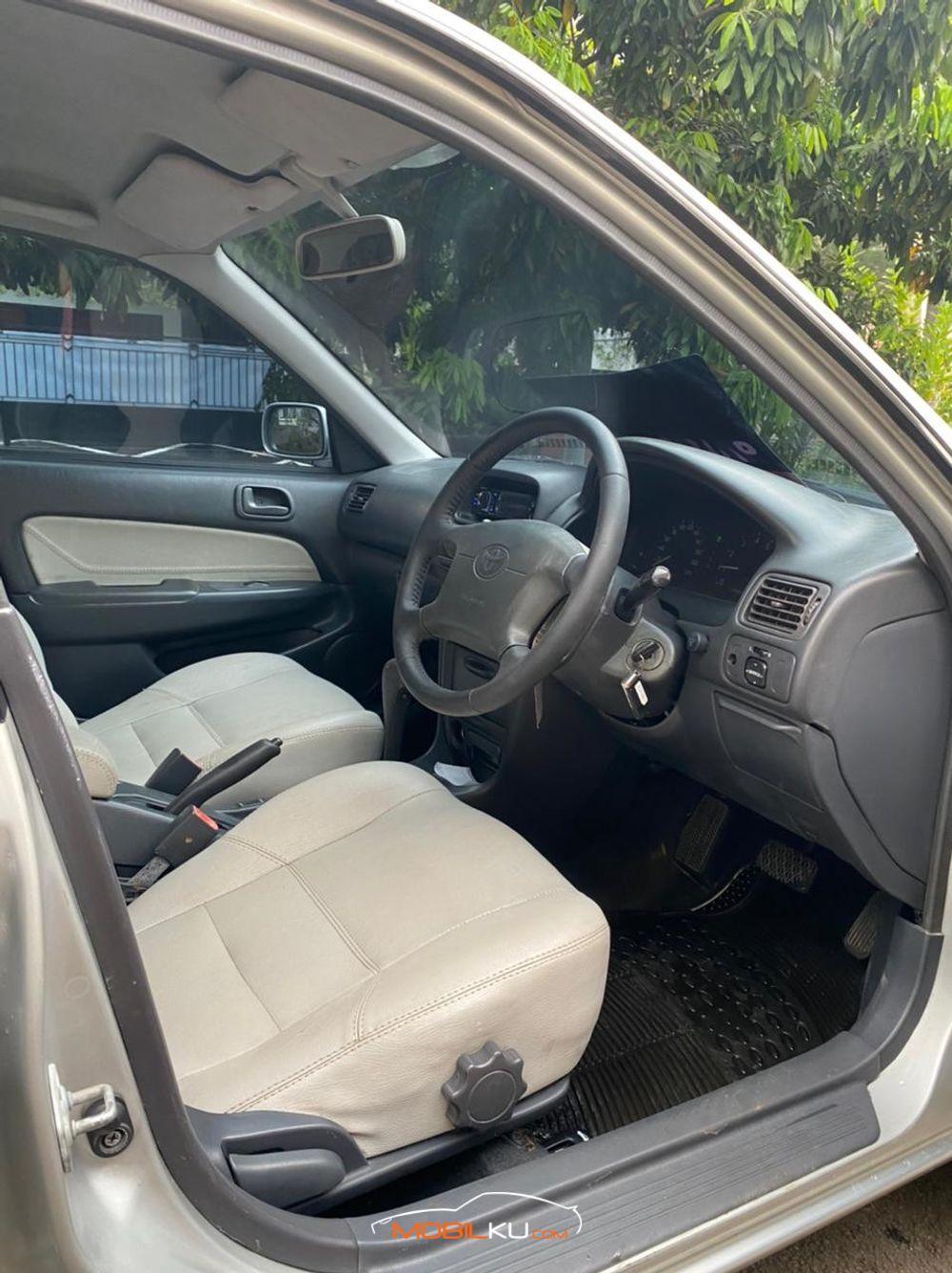 Mobil Toyota Corolla 2000