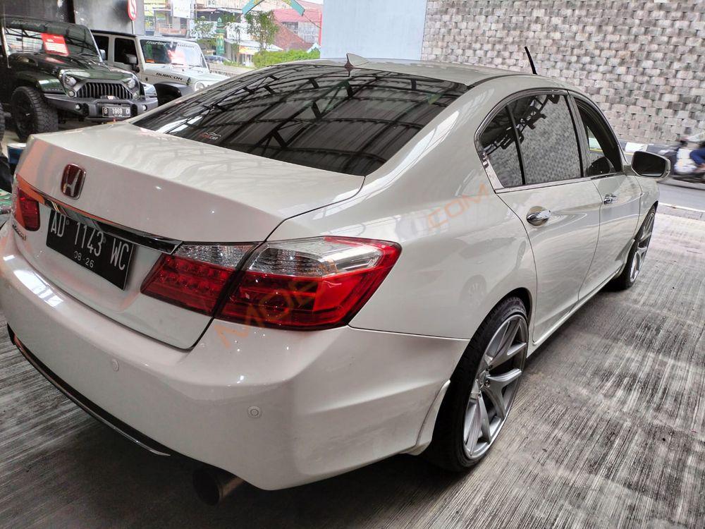 Mobil Honda Accord 2013